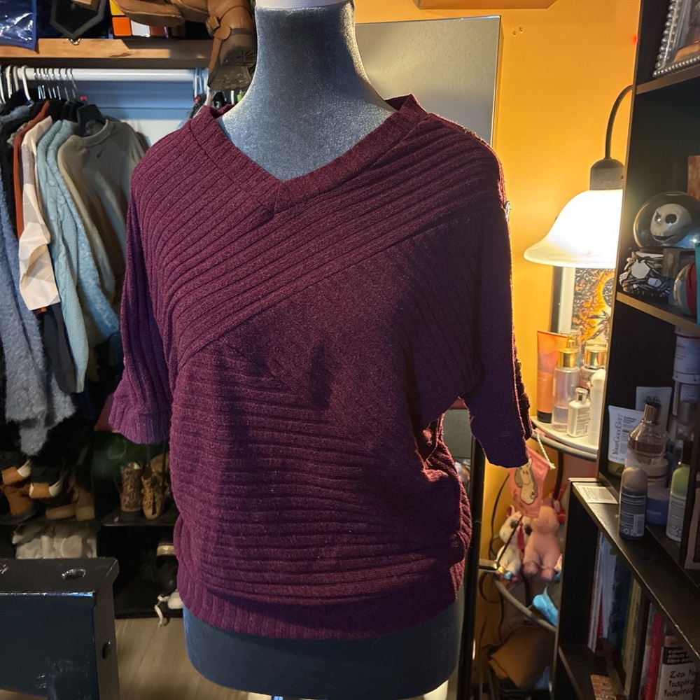 Women’s V-Neck Ribbed Sweater in Deep Plum